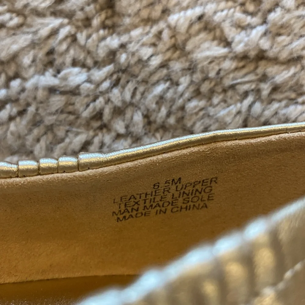 NWOT Lilly Pulitzer gold leather ballet flats - Picture 7 of 7